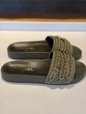 CHANEL Khaki Green CC Chain-Links Slides